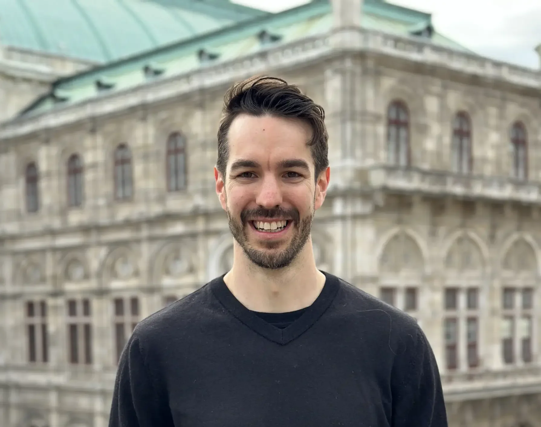 Patrick talking about successful leadership and team development in front of state opera